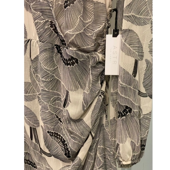 ASTR The Label Ivory Floral V-Neck Midi Dress, NWT, Large - Picture 5 of 7